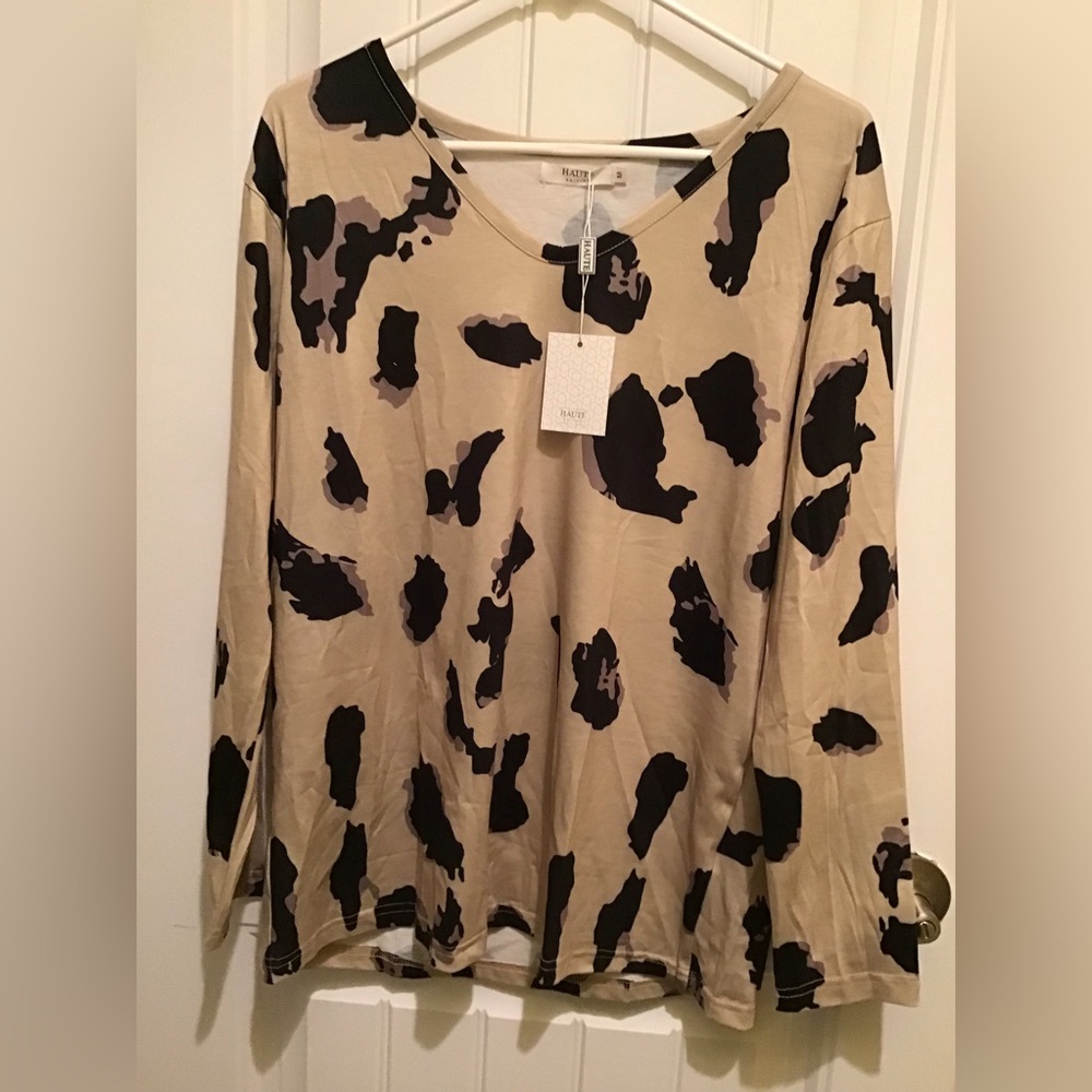 New- Haute Edition Women's V-Neck Leopard Print Top